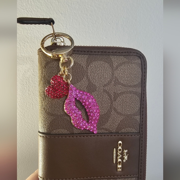 SPARKLING Pink Lips & Red Heart Bag Charm Or Keychain Brand New In Gift Box - Picture 6 of 9